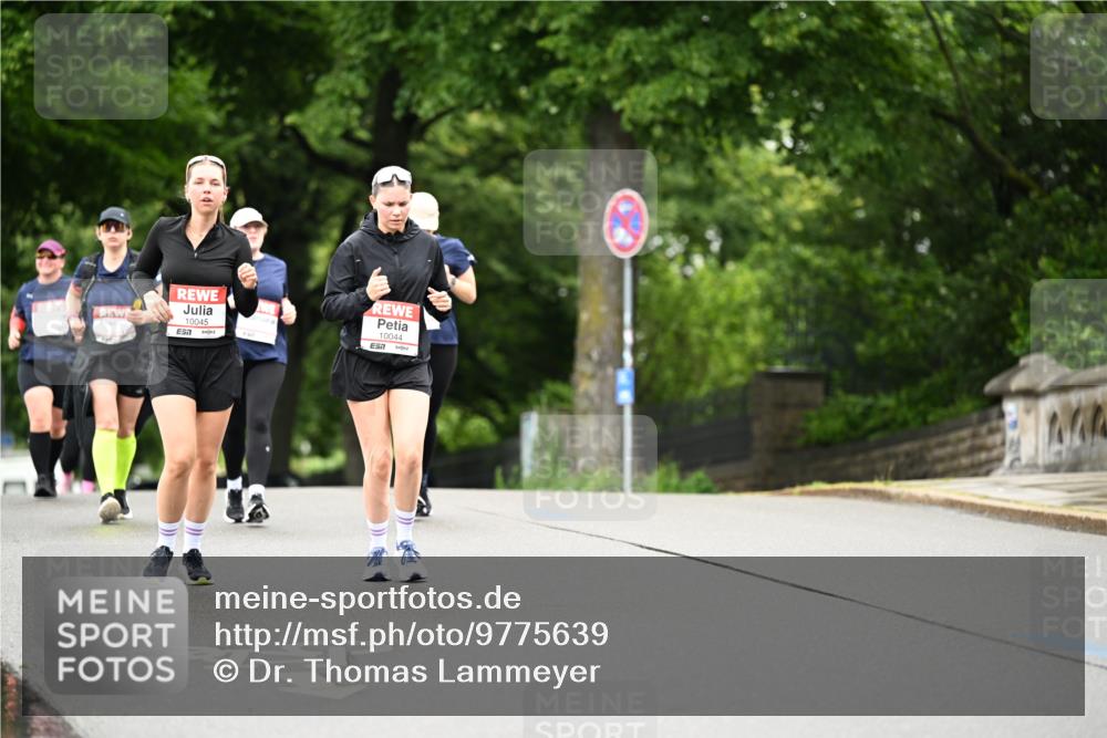 14.06.2026 - REWE Women's Run Dr. Thomas Lammeyer http://msf.ph/oto/9775639 14.06.2026 09:59:11 Laufen 10045, 57, 10044, 7 meine-sportfotos.de