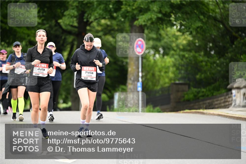 14.06.2026 - REWE Women's Run Dr. Thomas Lammeyer http://msf.ph/oto/9775643 14.06.2026 09:59:11 Laufen 10045, 7, 10044, 7 meine-sportfotos.de