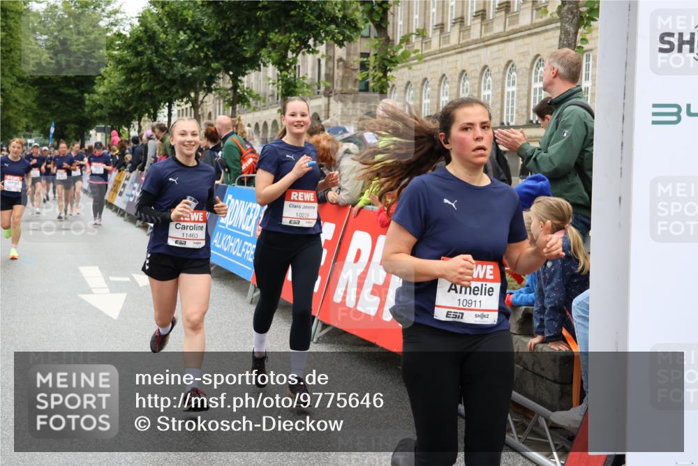 14.06.2026 - REWE Women's Run Strokosch-Dieckow http://msf.ph/oto/9775646 14.06.2026 10:00:34 Ziel 10229, 10300, 10519, 10566, 10756, 10789, 10911, 10956, 11042, 11066, 11092, 11171, 11342, 11414, 11434, 11463 meine-sportfotos.de