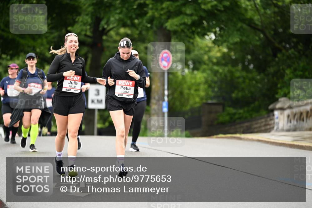 14.06.2026 - REWE Women's Run Dr. Thomas Lammeyer http://msf.ph/oto/9775653 14.06.2026 09:59:12 Laufen 10045, 10044, 7 meine-sportfotos.de