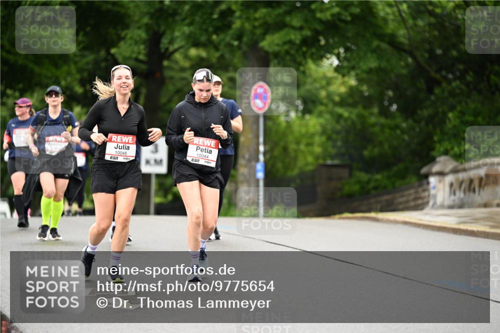 14.06.2026 - REWE Women's Run Dr. Thomas Lammeyer http://msf.ph/oto/9775654 14.06.2026 09:59:13 Laufen 10045, 10044, 7 meine-sportfotos.de