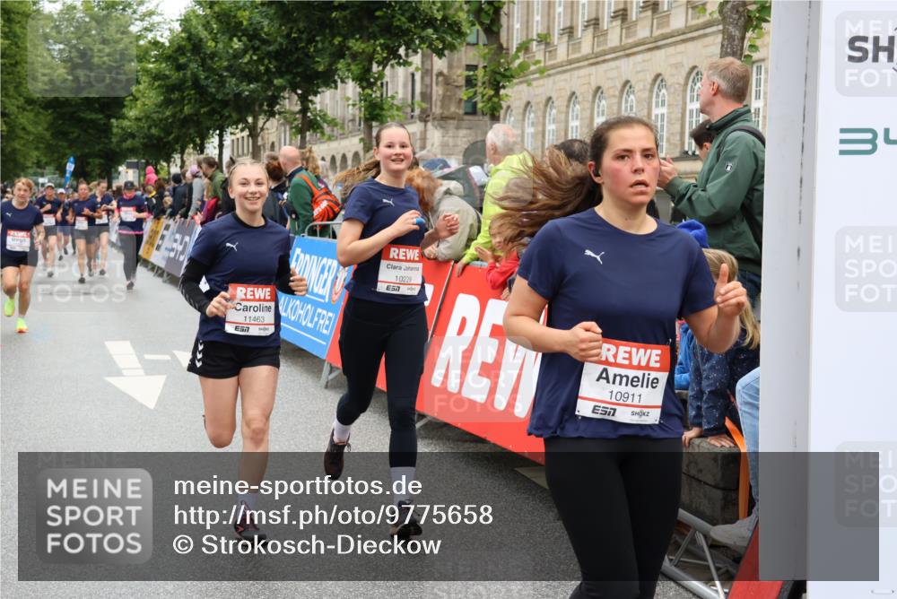 14.06.2026 - REWE Women's Run Strokosch-Dieckow http://msf.ph/oto/9775658 14.06.2026 10:00:34 Ziel 10229, 10300, 10519, 10566, 10756, 10789, 10911, 10956, 11042, 11066, 11092, 11171, 11342, 11414, 11434, 11463 meine-sportfotos.de