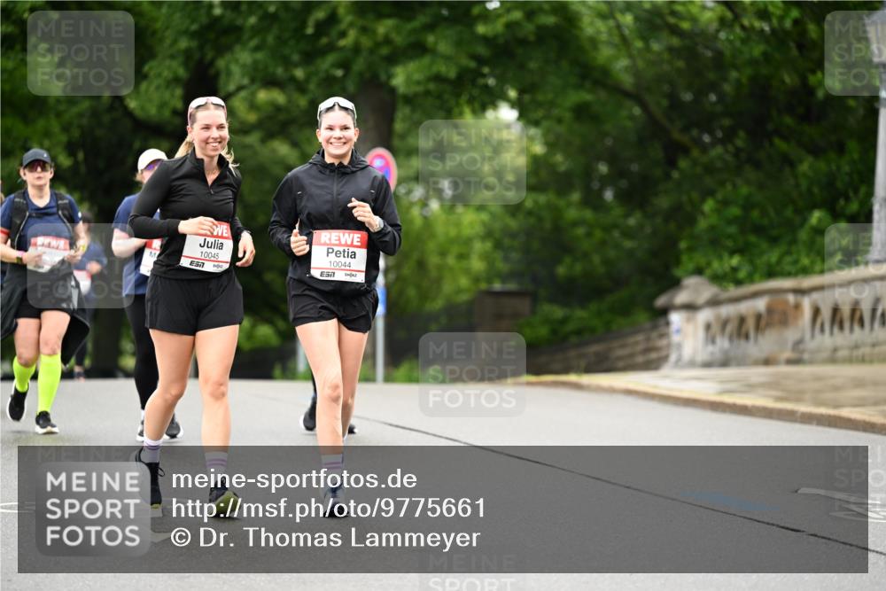 14.06.2026 - REWE Women's Run Dr. Thomas Lammeyer http://msf.ph/oto/9775661 14.06.2026 09:59:13 Laufen 10045, 7, 10044, 7 meine-sportfotos.de