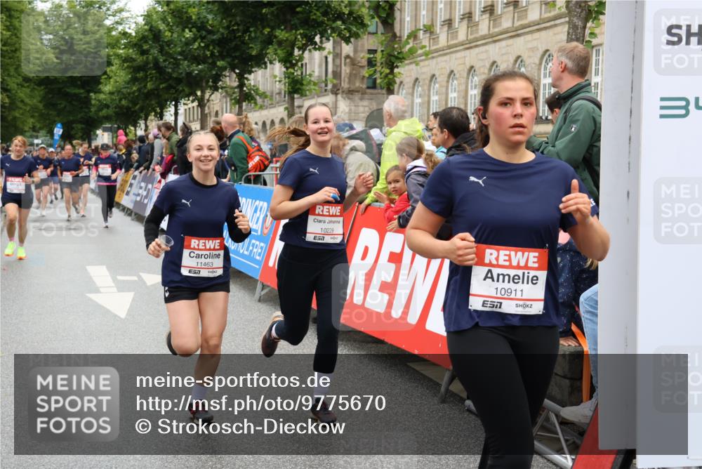 14.06.2026 - REWE Women's Run Strokosch-Dieckow http://msf.ph/oto/9775670 14.06.2026 10:00:34 Ziel 10229, 10300, 10519, 10566, 10756, 10789, 10911, 10956, 11042, 11066, 11092, 11171, 11342, 11414, 11434, 11463 meine-sportfotos.de