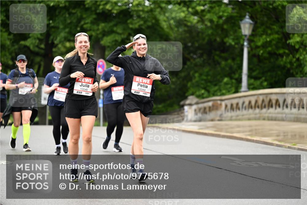 14.06.2026 - REWE Women's Run Dr. Thomas Lammeyer http://msf.ph/oto/9775678 14.06.2026 09:59:15 Laufen 10045, 7, 10044, 7 meine-sportfotos.de