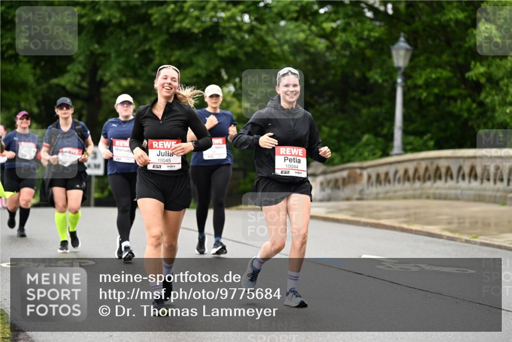 14.06.2026 - REWE Women's Run Dr. Thomas Lammeyer http://msf.ph/oto/9775684 14.06.2026 09:59:15 Laufen 10045, 10044, 57 meine-sportfotos.de