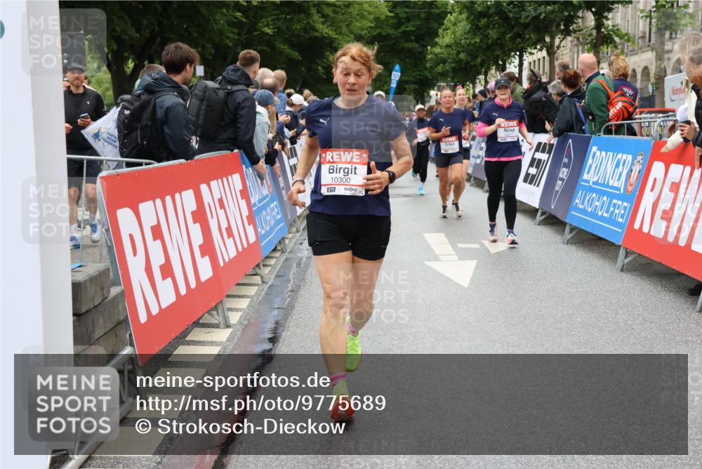 14.06.2026 - REWE Women's Run Strokosch-Dieckow http://msf.ph/oto/9775689 14.06.2026 10:00:37 Ziel 10229, 10300, 10677, 10756, 10911, 10956, 11066, 11092, 11171, 11255, 11434, 11463 meine-sportfotos.de