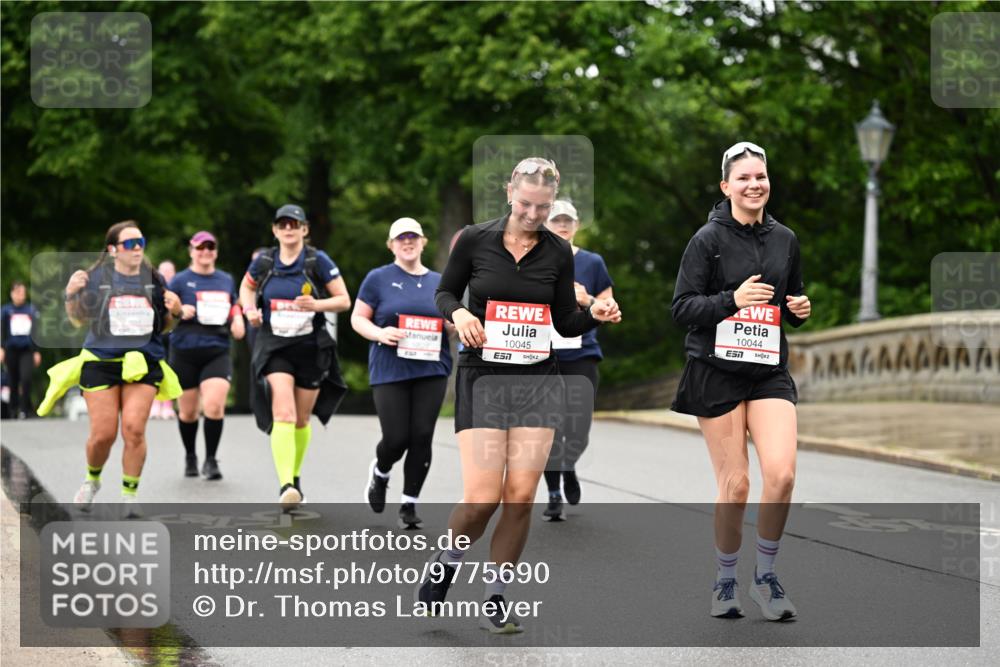 14.06.2026 - REWE Women's Run Dr. Thomas Lammeyer http://msf.ph/oto/9775690 14.06.2026 09:59:16 Laufen 10045, 10044, 7 meine-sportfotos.de