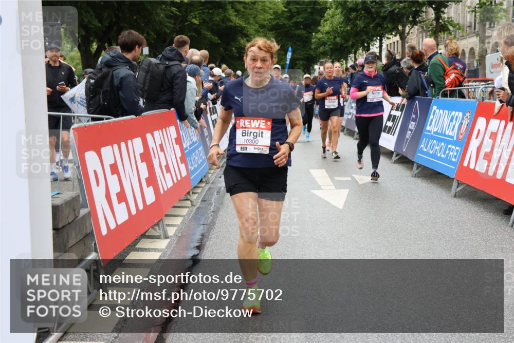 14.06.2026 - REWE Women's Run Strokosch-Dieckow http://msf.ph/oto/9775702 14.06.2026 10:00:37 Ziel 10229, 10300, 10677, 10756, 10911, 10956, 11066, 11092, 11171, 11255, 11434, 11463 meine-sportfotos.de