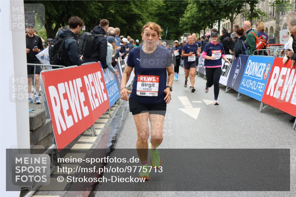 14.06.2026 - REWE Women's Run Strokosch-Dieckow http://msf.ph/oto/9775713 14.06.2026 10:00:37 Ziel 10229, 10300, 10677, 10756, 10911, 10956, 11066, 11092, 11171, 11255, 11434, 11463 meine-sportfotos.de