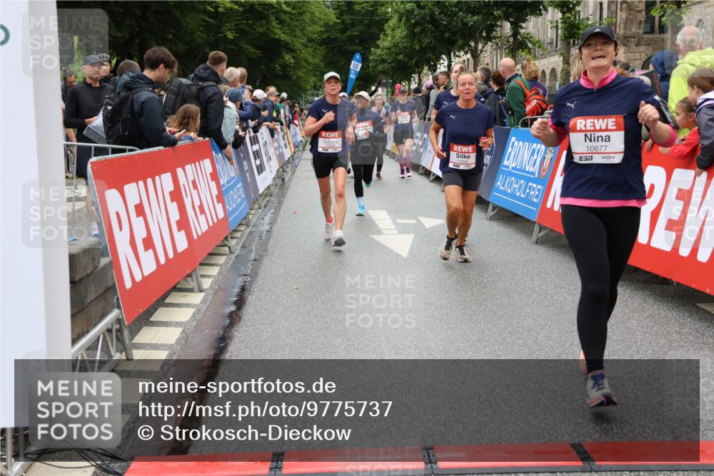14.06.2026 - REWE Women's Run Strokosch-Dieckow http://msf.ph/oto/9775737 14.06.2026 10:00:40 Ziel 10229, 10300, 10466, 10677, 10911, 11066, 11101, 11255, 11434, 11463, 11518 meine-sportfotos.de