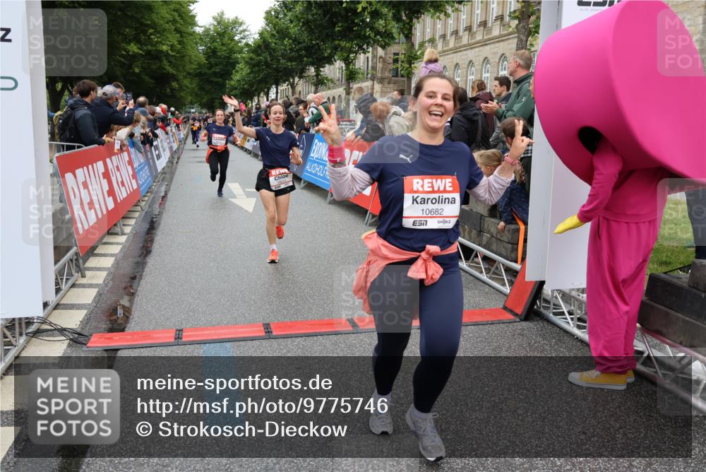 14.06.2026 - REWE Women's Run Strokosch-Dieckow http://msf.ph/oto/9775746 14.06.2026 09:56:37 Ziel 10018, 10098, 10112, 10234, 10265, 10304, 10682, 10736, 10845, 10969, 11383, 11399, 11428, 11515 meine-sportfotos.de
