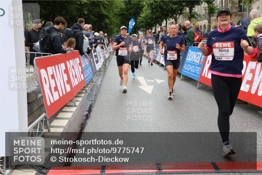 14.06.2026 - REWE Women's Run Strokosch-Dieckow http://msf.ph/oto/9775747 14.06.2026 10:00:40 Ziel 10229, 10300, 10466, 10677, 10911, 11066, 11101, 11255, 11434, 11463, 11518 meine-sportfotos.de
