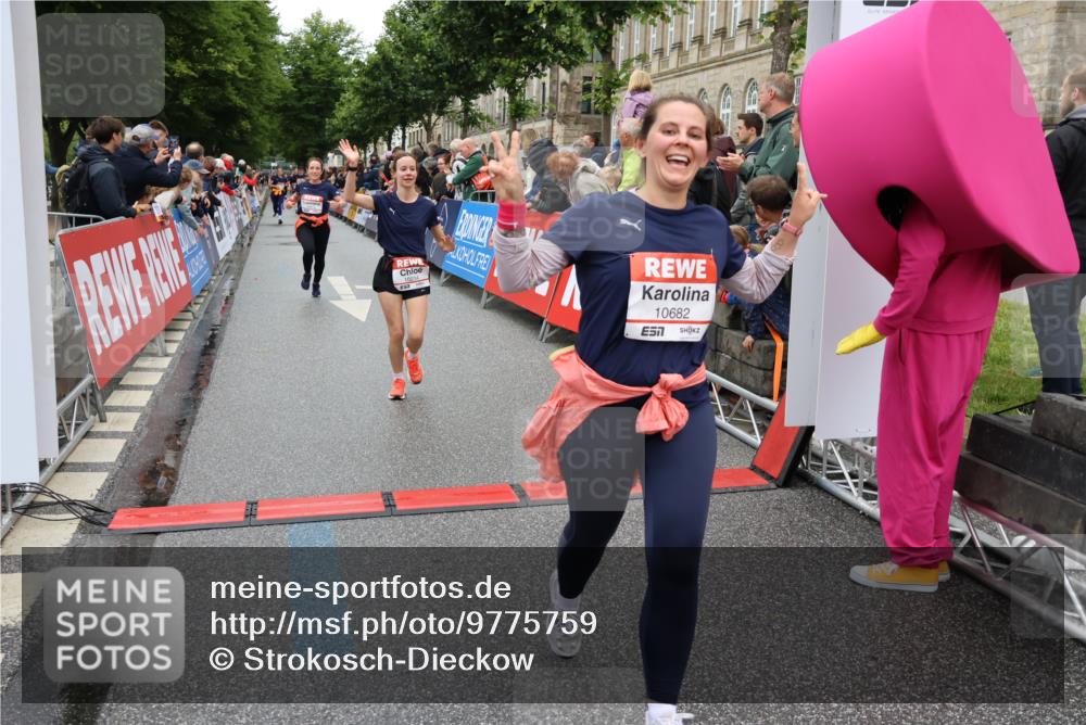 14.06.2026 - REWE Women's Run Strokosch-Dieckow http://msf.ph/oto/9775759 14.06.2026 09:56:38 Ziel 10018, 10098, 10112, 10234, 10265, 10304, 10682, 10736, 10845, 10969, 11399, 11428, 11515 meine-sportfotos.de