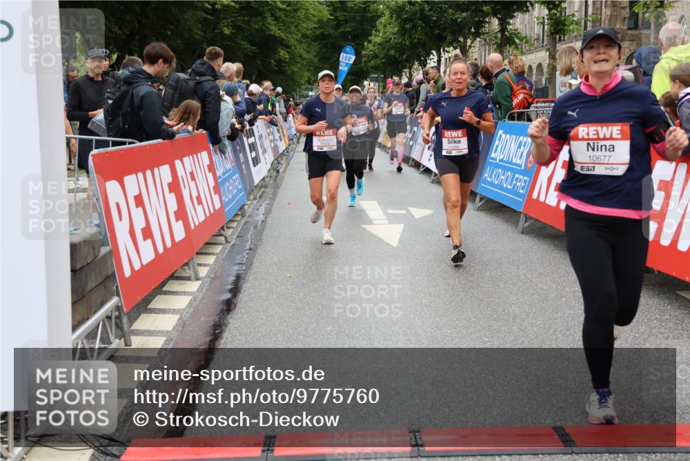 14.06.2026 - REWE Women's Run Strokosch-Dieckow http://msf.ph/oto/9775760 14.06.2026 10:00:40 Ziel 10229, 10300, 10466, 10677, 10911, 11066, 11101, 11255, 11434, 11463, 11518 meine-sportfotos.de