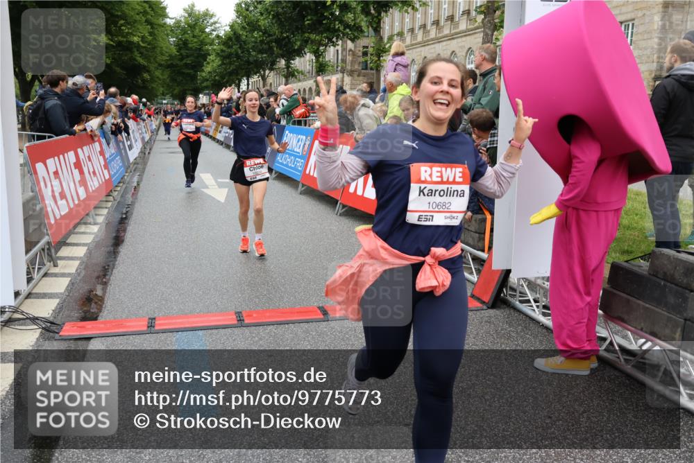 14.06.2026 - REWE Women's Run Strokosch-Dieckow http://msf.ph/oto/9775773 14.06.2026 09:56:38 Ziel 10018, 10098, 10112, 10234, 10265, 10304, 10682, 10736, 10845, 10969, 11399, 11428, 11515 meine-sportfotos.de
