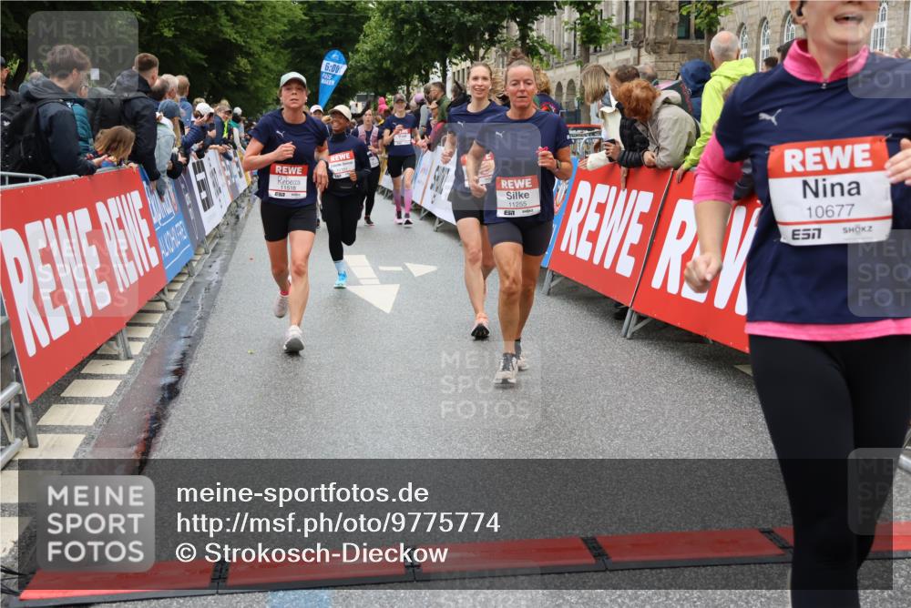 14.06.2026 - REWE Women's Run Strokosch-Dieckow http://msf.ph/oto/9775774 14.06.2026 10:00:40 Ziel 10229, 10300, 10466, 10677, 10911, 11066, 11101, 11255, 11434, 11463, 11518 meine-sportfotos.de