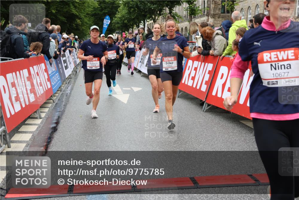 14.06.2026 - REWE Women's Run Strokosch-Dieckow http://msf.ph/oto/9775785 14.06.2026 10:00:40 Ziel 10229, 10300, 10466, 10677, 10911, 11066, 11101, 11255, 11434, 11463, 11518 meine-sportfotos.de