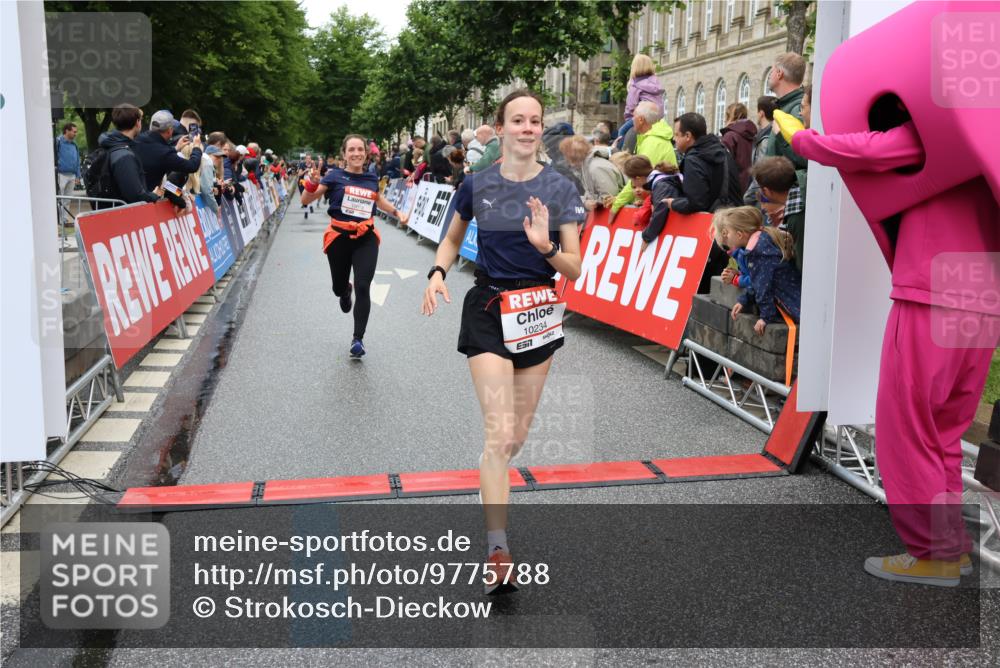 14.06.2026 - REWE Women's Run Strokosch-Dieckow http://msf.ph/oto/9775788 14.06.2026 09:56:39 Ziel 10018, 10098, 10112, 10234, 10265, 10304, 10682, 10736, 10845, 11399, 11428, 11515 meine-sportfotos.de