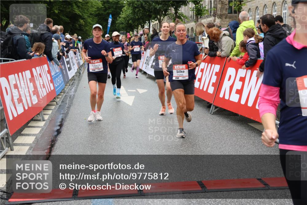 14.06.2026 - REWE Women's Run Strokosch-Dieckow http://msf.ph/oto/9775812 14.06.2026 10:00:41 Ziel 10210, 10229, 10300, 10433, 10466, 10677, 10709, 10911, 11066, 11101, 11255, 11463, 11518 meine-sportfotos.de