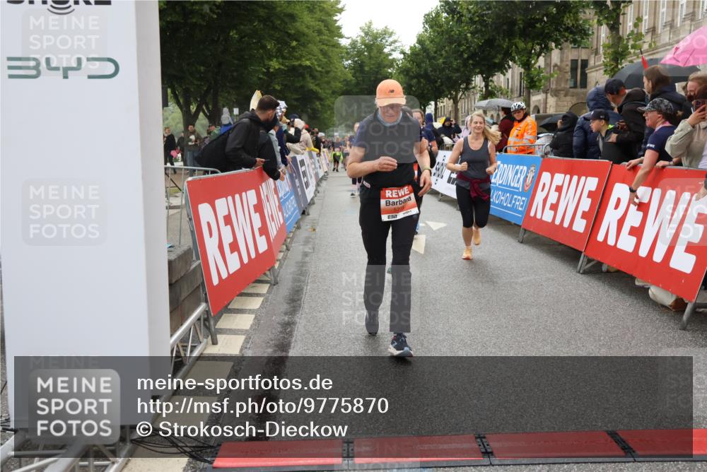 14.06.2026 - REWE Women's Run Strokosch-Dieckow http://msf.ph/oto/9775870 14.06.2026 11:06:53 Ziel 5288, 5347, 5395, 5436, 5535, 5542, 5627, 5723, 5816, 5856, 5956, 5958 meine-sportfotos.de