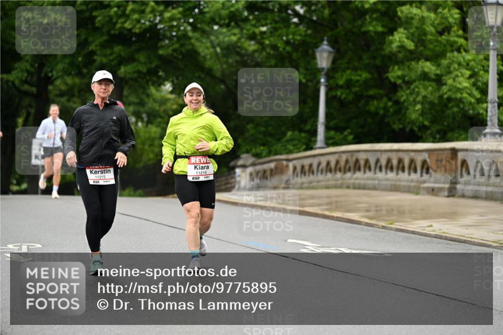 14.06.2026 - REWE Women's Run Dr. Thomas Lammeyer http://msf.ph/oto/9775895 14.06.2026 09:59:48 Laufen 11215, 11216, 57 meine-sportfotos.de
