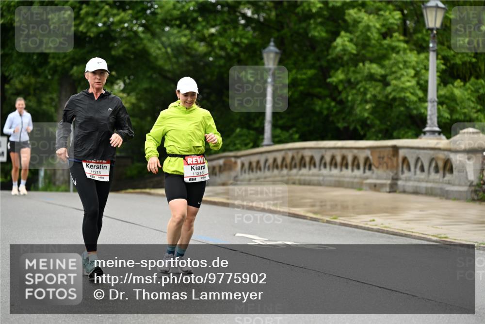 14.06.2026 - REWE Women's Run Dr. Thomas Lammeyer http://msf.ph/oto/9775902 14.06.2026 09:59:49 Laufen 11215, 11216, 57 meine-sportfotos.de