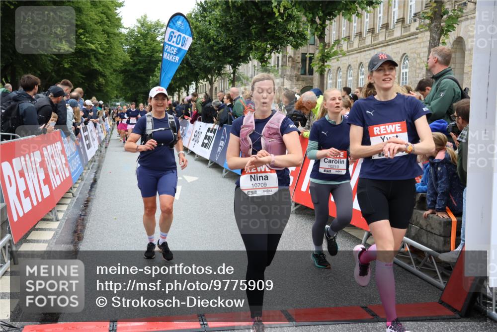 14.06.2026 - REWE Women's Run Strokosch-Dieckow http://msf.ph/oto/9775909 14.06.2026 10:00:45 Ziel 10030, 10210, 10300, 10433, 10466, 10677, 10709, 11101, 11255, 11518 meine-sportfotos.de
