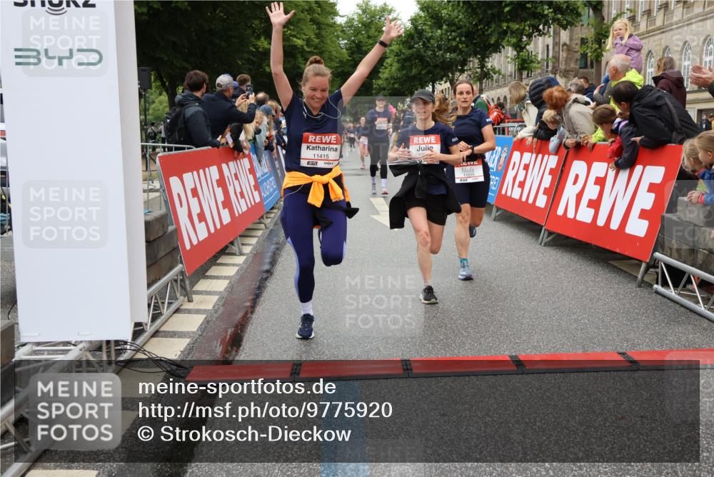 14.06.2026 - REWE Women's Run Strokosch-Dieckow http://msf.ph/oto/9775920 14.06.2026 09:56:44 Ziel 10018, 10156, 10234, 10399, 10465, 10547, 10682, 11007, 11415, 11516 meine-sportfotos.de