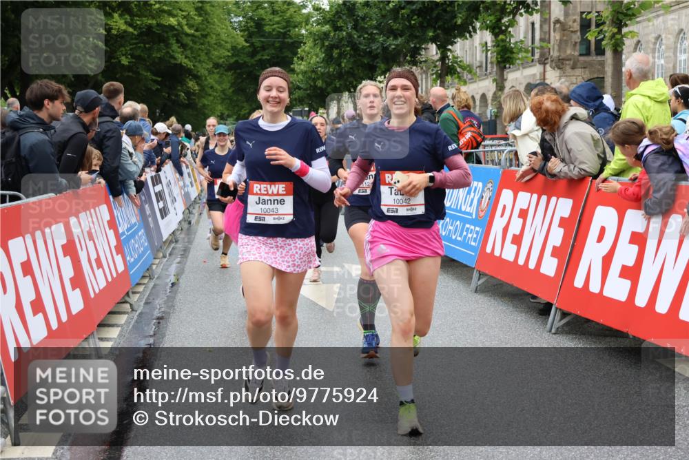 14.06.2026 - REWE Women's Run Strokosch-Dieckow http://msf.ph/oto/9775924 14.06.2026 10:00:50 Ziel 10030, 10042, 10043, 10101, 10198, 10210, 10433, 10466, 10709, 10905, 11101, 11205, 11229, 11278, 11324, 11422, 11493, 11518 meine-sportfotos.de