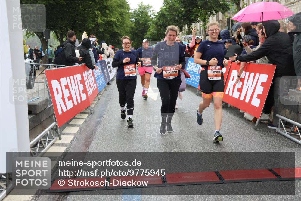 14.06.2026 - REWE Women's Run Strokosch-Dieckow http://msf.ph/oto/9775945 14.06.2026 11:06:48 Ziel 5084, 5288, 5347, 5395, 5436, 5535, 5605, 5722, 5775, 5956, 5958 meine-sportfotos.de