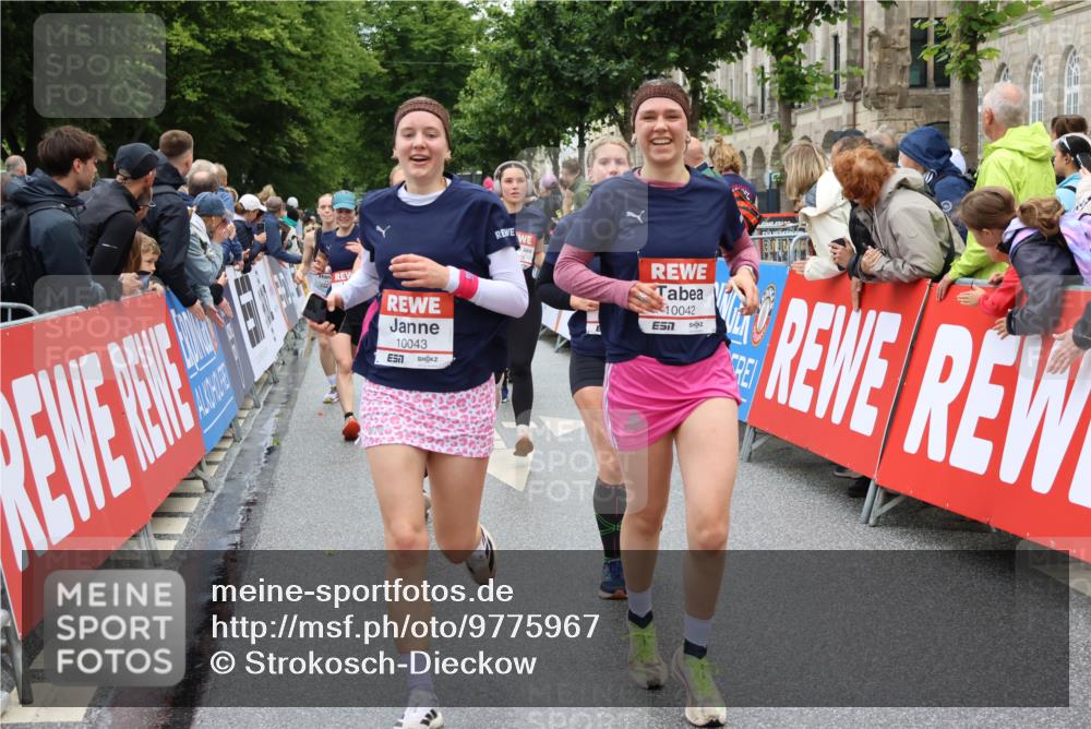 14.06.2026 - REWE Women's Run Strokosch-Dieckow http://msf.ph/oto/9775967 14.06.2026 10:00:50 Ziel 10030, 10042, 10043, 10101, 10198, 10210, 10433, 10466, 10709, 10905, 11101, 11205, 11229, 11278, 11324, 11422, 11493, 11518 meine-sportfotos.de