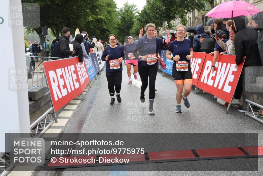 14.06.2026 - REWE Women's Run Strokosch-Dieckow http://msf.ph/oto/9775975 14.06.2026 11:06:48 Ziel 5084, 5288, 5347, 5395, 5436, 5535, 5605, 5722, 5775, 5956, 5958 meine-sportfotos.de