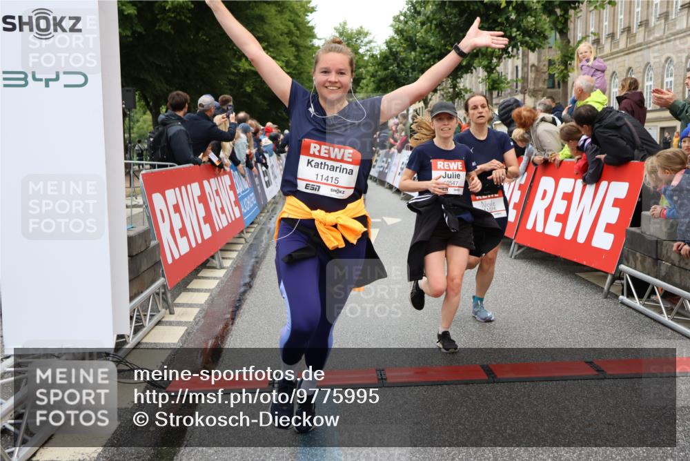 14.06.2026 - REWE Women's Run Strokosch-Dieckow http://msf.ph/oto/9775995 14.06.2026 09:56:44 Ziel 10018, 10156, 10234, 10399, 10465, 10547, 10682, 11007, 11415, 11516 meine-sportfotos.de