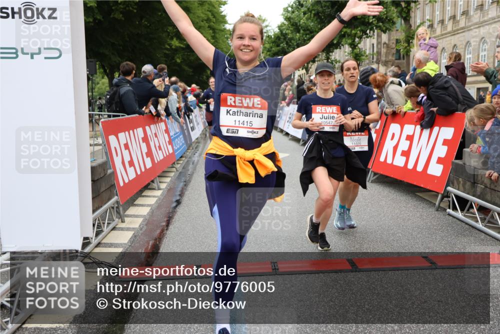 14.06.2026 - REWE Women's Run Strokosch-Dieckow http://msf.ph/oto/9776005 14.06.2026 09:56:44 Ziel 10018, 10156, 10234, 10399, 10465, 10547, 10682, 11007, 11415, 11516 meine-sportfotos.de