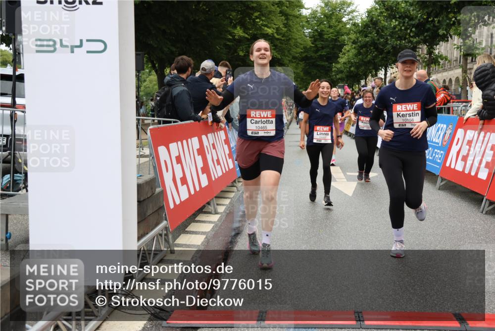 14.06.2026 - REWE Women's Run Strokosch-Dieckow http://msf.ph/oto/9776015 14.06.2026 09:56:46 Ziel 10018, 10156, 10234, 10399, 10465, 10547, 10781, 10782, 11007, 11415, 11516 meine-sportfotos.de