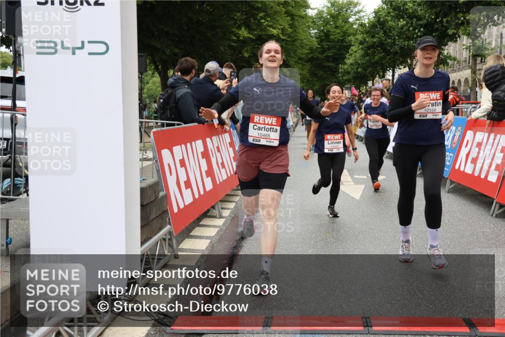 14.06.2026 - REWE Women's Run Strokosch-Dieckow http://msf.ph/oto/9776038 14.06.2026 09:56:47 Ziel 10018, 10156, 10399, 10438, 10465, 10547, 10781, 10782, 11007, 11415, 11516 meine-sportfotos.de