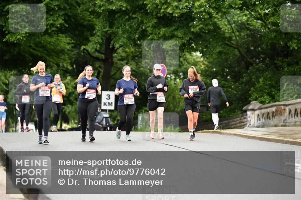14.06.2026 - REWE Women's Run Dr. Thomas Lammeyer http://msf.ph/oto/9776042 14.06.2026 10:00:45 Laufen 10681, 3, 10560 meine-sportfotos.de