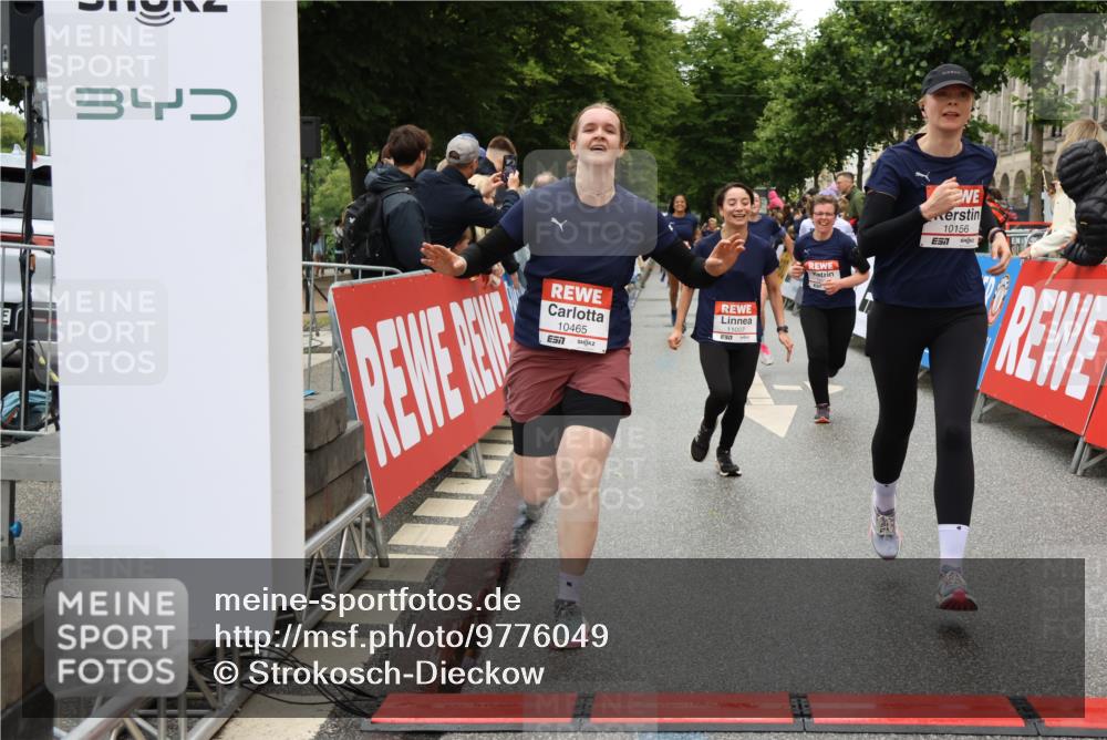 14.06.2026 - REWE Women's Run Strokosch-Dieckow http://msf.ph/oto/9776049 14.06.2026 09:56:47 Ziel 10018, 10156, 10399, 10438, 10465, 10547, 10781, 10782, 11007, 11415, 11516 meine-sportfotos.de