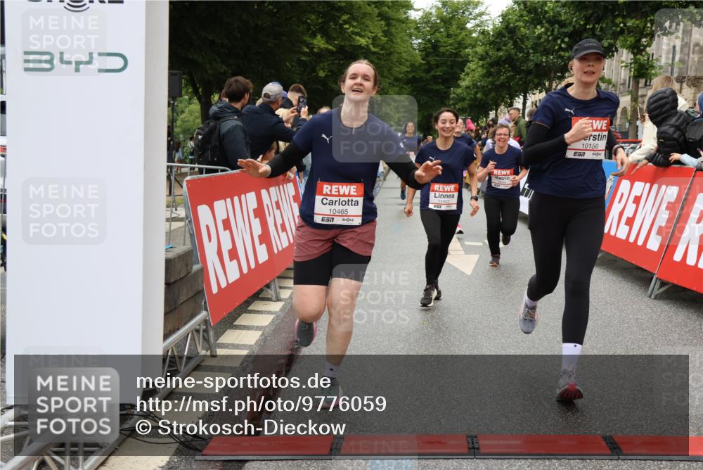 14.06.2026 - REWE Women's Run Strokosch-Dieckow http://msf.ph/oto/9776059 14.06.2026 09:56:47 Ziel 10018, 10156, 10399, 10438, 10465, 10547, 10781, 10782, 11007, 11415, 11516 meine-sportfotos.de