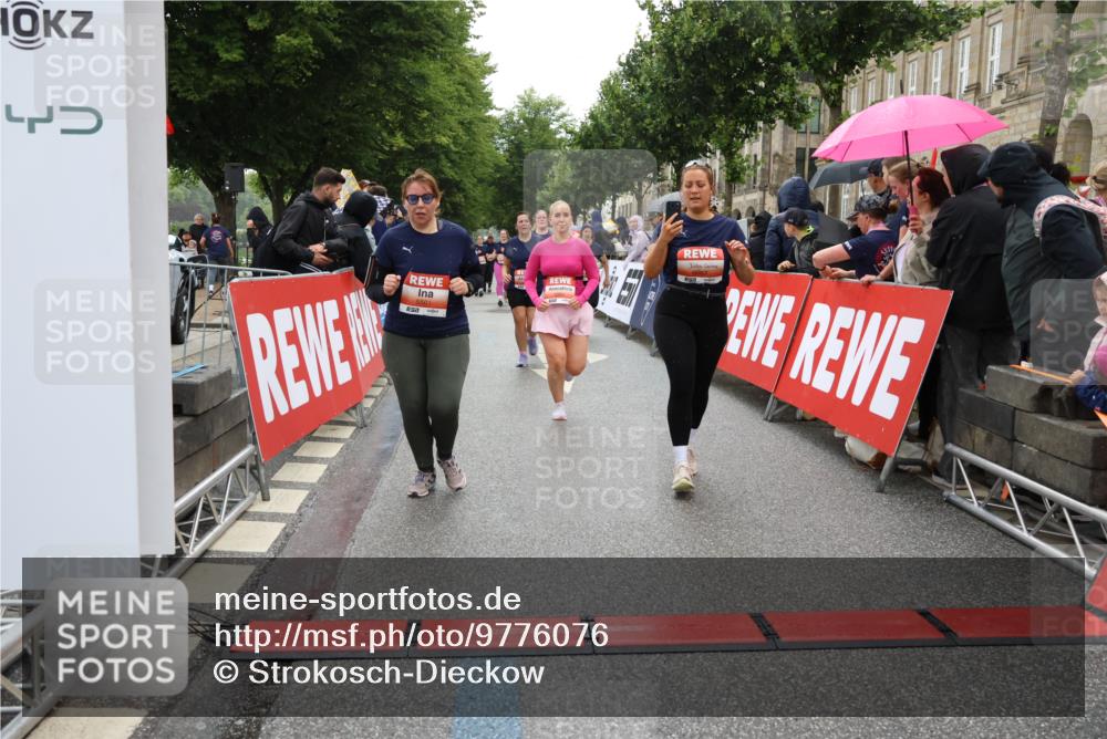 14.06.2026 - REWE Women's Run Strokosch-Dieckow http://msf.ph/oto/9776076 14.06.2026 11:06:39 Ziel 5071, 5084, 5134, 5222, 5283, 5441, 5480, 5491, 5501, 5574, 5605, 5722, 5775, 6024, 6067 meine-sportfotos.de