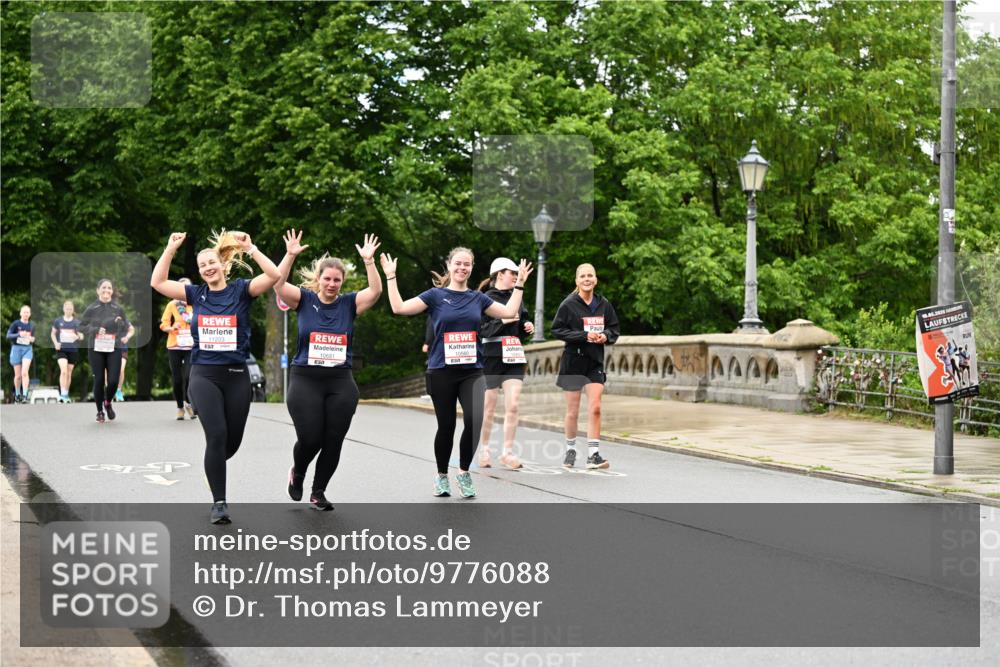 14.06.2026 - REWE Women's Run Dr. Thomas Lammeyer http://msf.ph/oto/9776088 14.06.2026 10:00:50 Laufen 10681, 19, 06, 2026 meine-sportfotos.de