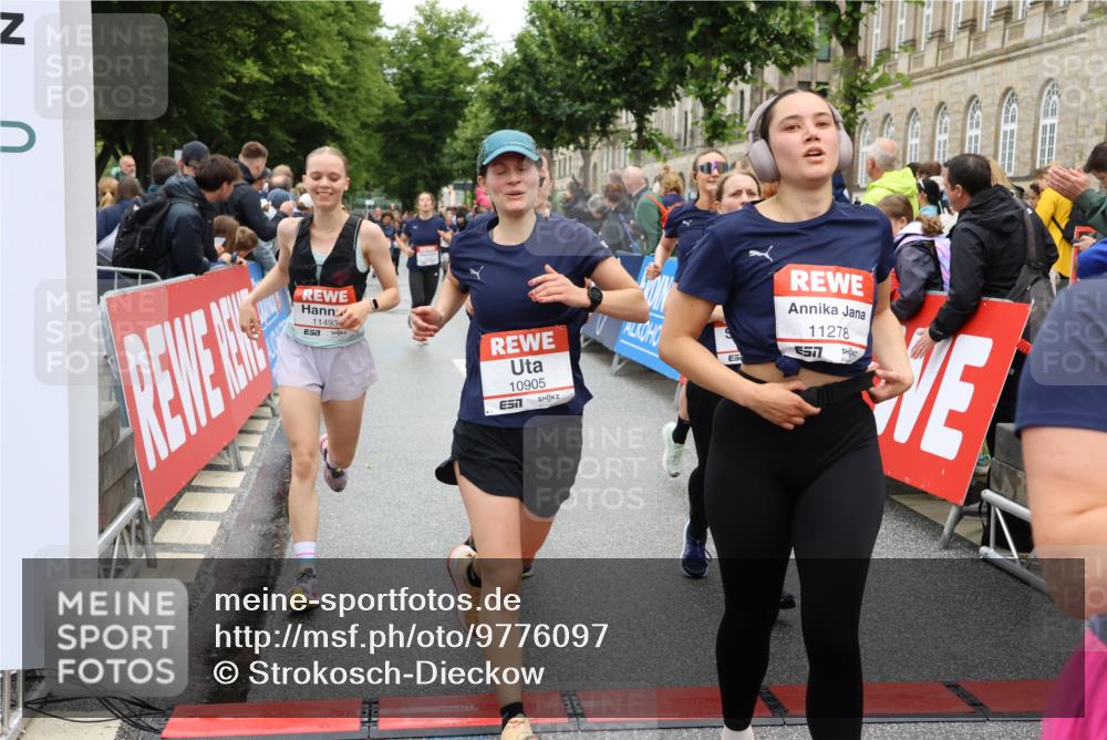 14.06.2026 - REWE Women's Run Strokosch-Dieckow http://msf.ph/oto/9776097 14.06.2026 10:00:53 Ziel 10030, 10042, 10043, 10101, 10198, 10210, 10433, 10454, 10709, 10905, 11205, 11229, 11278, 11324, 11422, 11493 meine-sportfotos.de
