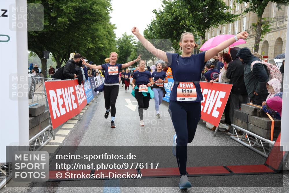 14.06.2026 - REWE Women's Run Strokosch-Dieckow http://msf.ph/oto/9776117 14.06.2026 11:06:30 Ziel 5075, 5076, 5134, 5222, 5283, 5382, 5541, 5829, 6024 meine-sportfotos.de