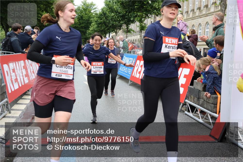14.06.2026 - REWE Women's Run Strokosch-Dieckow http://msf.ph/oto/9776150 14.06.2026 09:56:47 Ziel 10018, 10156, 10399, 10438, 10465, 10547, 10781, 10782, 11007, 11415, 11516 meine-sportfotos.de