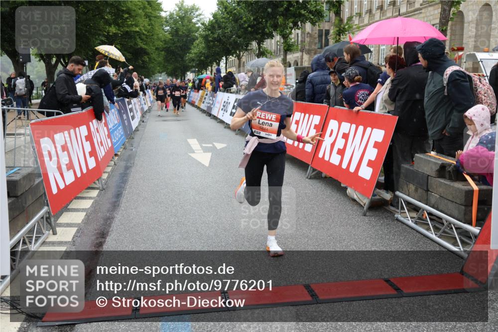 14.06.2026 - REWE Women's Run Strokosch-Dieckow http://msf.ph/oto/9776201 14.06.2026 11:06:20 Ziel 5130, 5727, 5757, 5794, 5799, 5844, 5960, 6026 meine-sportfotos.de