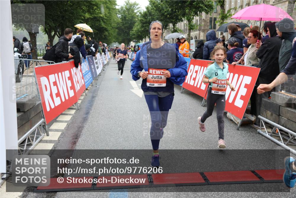 14.06.2026 - REWE Women's Run Strokosch-Dieckow http://msf.ph/oto/9776206 14.06.2026 11:06:17 Ziel 5130, 5727, 5757, 5794, 5799, 5805, 5844, 5960, 6026 meine-sportfotos.de
