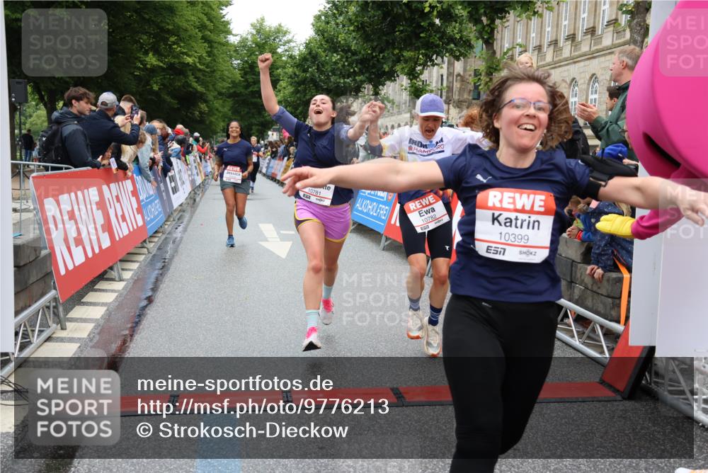14.06.2026 - REWE Women's Run Strokosch-Dieckow http://msf.ph/oto/9776213 14.06.2026 09:56:49 Ziel 10156, 10399, 10438, 10465, 10547, 10781, 10782, 11007, 11415, 11516 meine-sportfotos.de