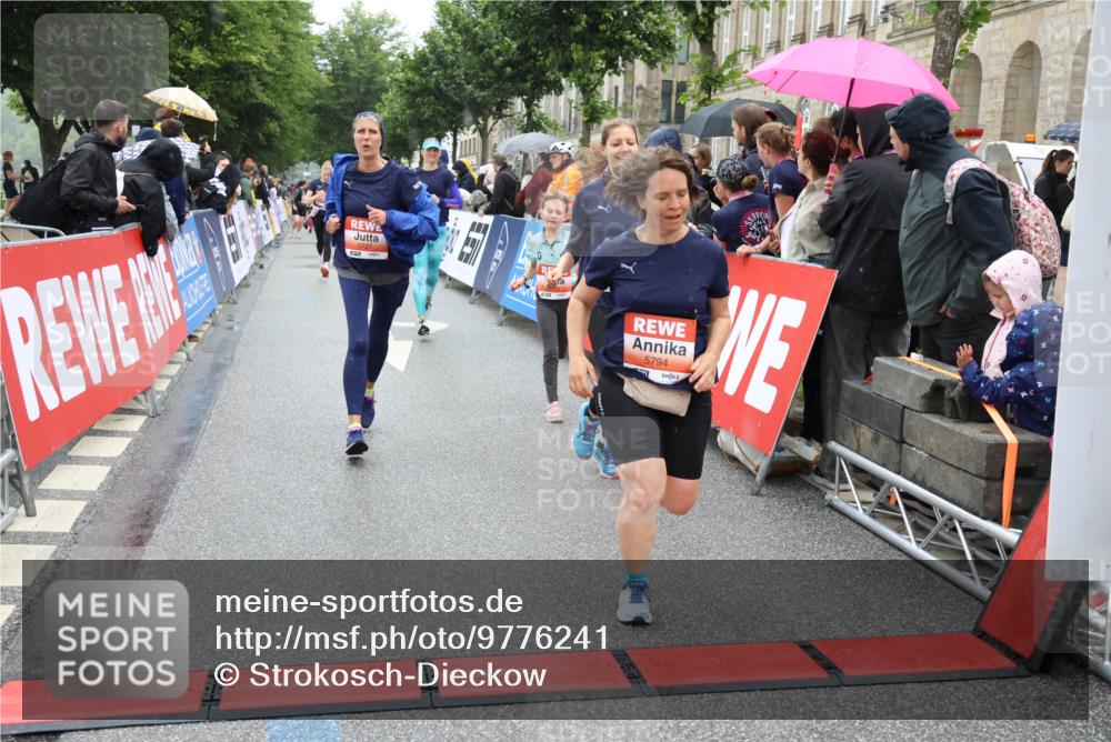 14.06.2026 - REWE Women's Run Strokosch-Dieckow http://msf.ph/oto/9776241 14.06.2026 11:06:16 Ziel 5130, 5705, 5727, 5757, 5794, 5799, 5805, 5844, 5960, 6026 meine-sportfotos.de