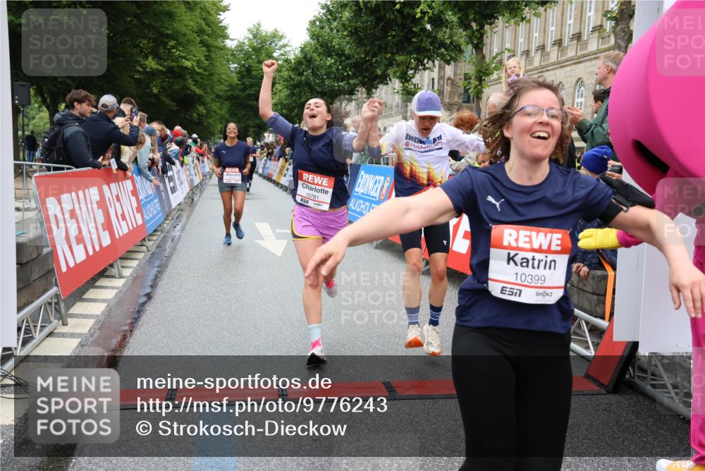 14.06.2026 - REWE Women's Run Strokosch-Dieckow http://msf.ph/oto/9776243 14.06.2026 09:56:49 Ziel 10156, 10399, 10438, 10465, 10547, 10781, 10782, 11007, 11415, 11516 meine-sportfotos.de